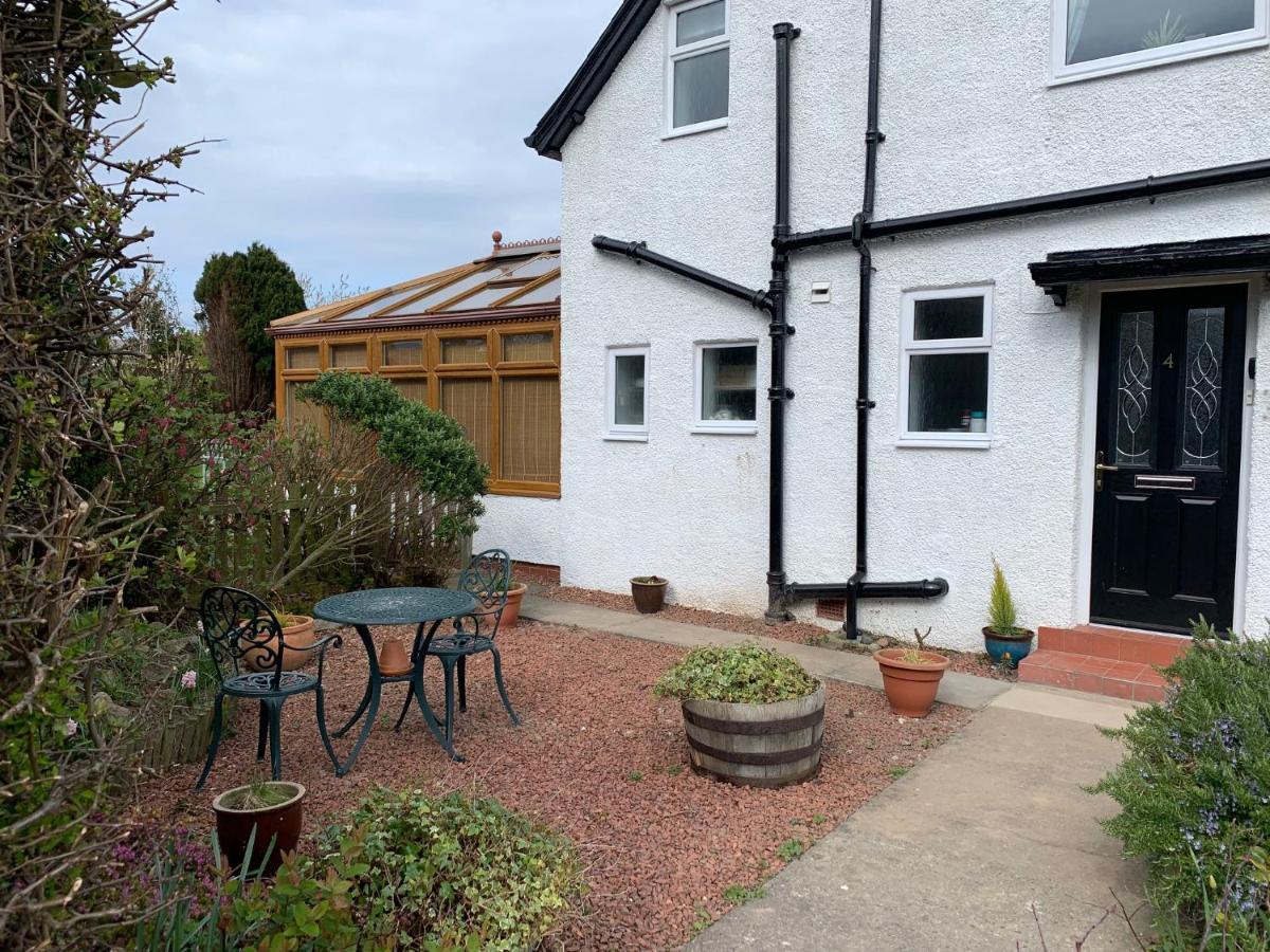 Bed and Breakfast Holly Trees Seahouses Exterior foto