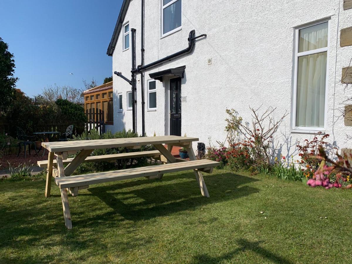Bed and Breakfast Holly Trees Seahouses Exterior foto